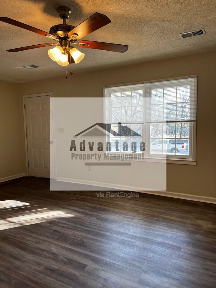 420 Elizabeth Ln - Photo 2 of 12