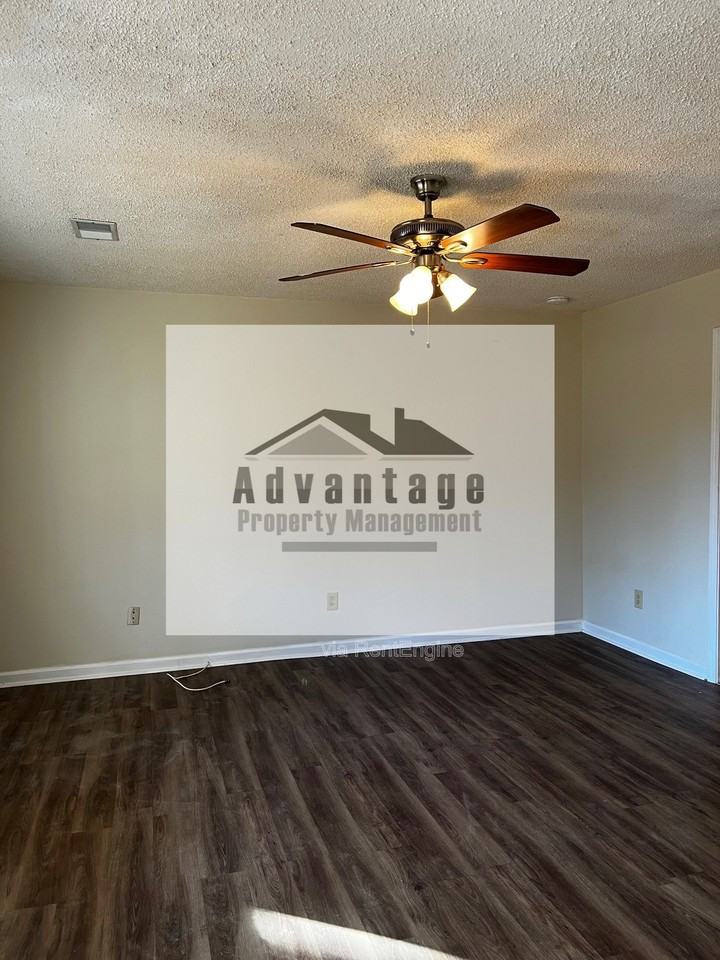 420 Elizabeth Ln - Photo 3 of 12