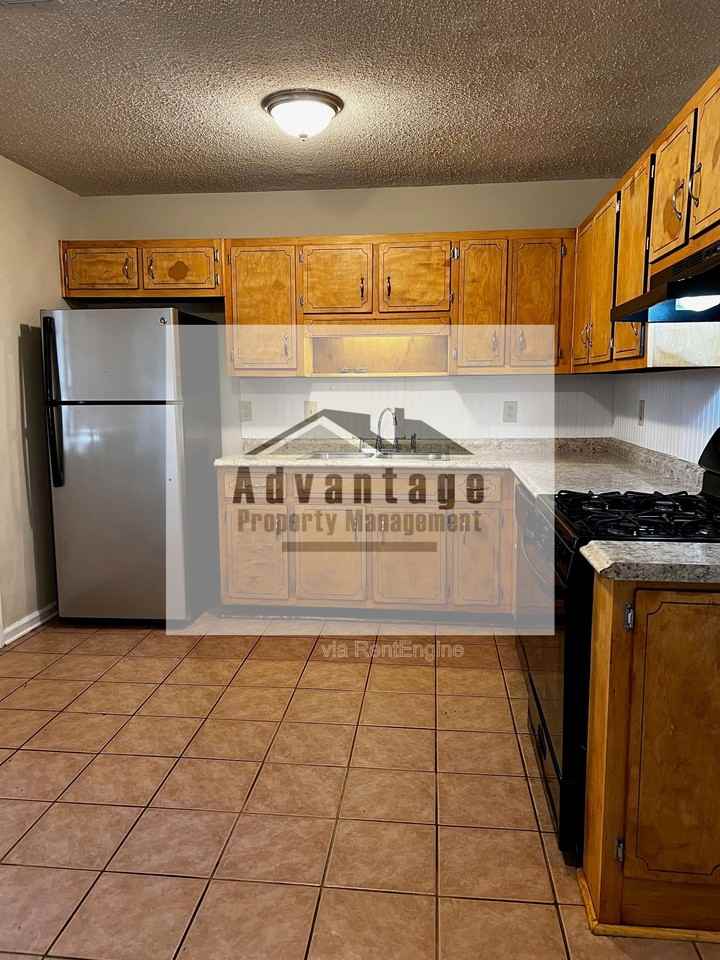 420 Elizabeth Ln - Photo 5 of 12