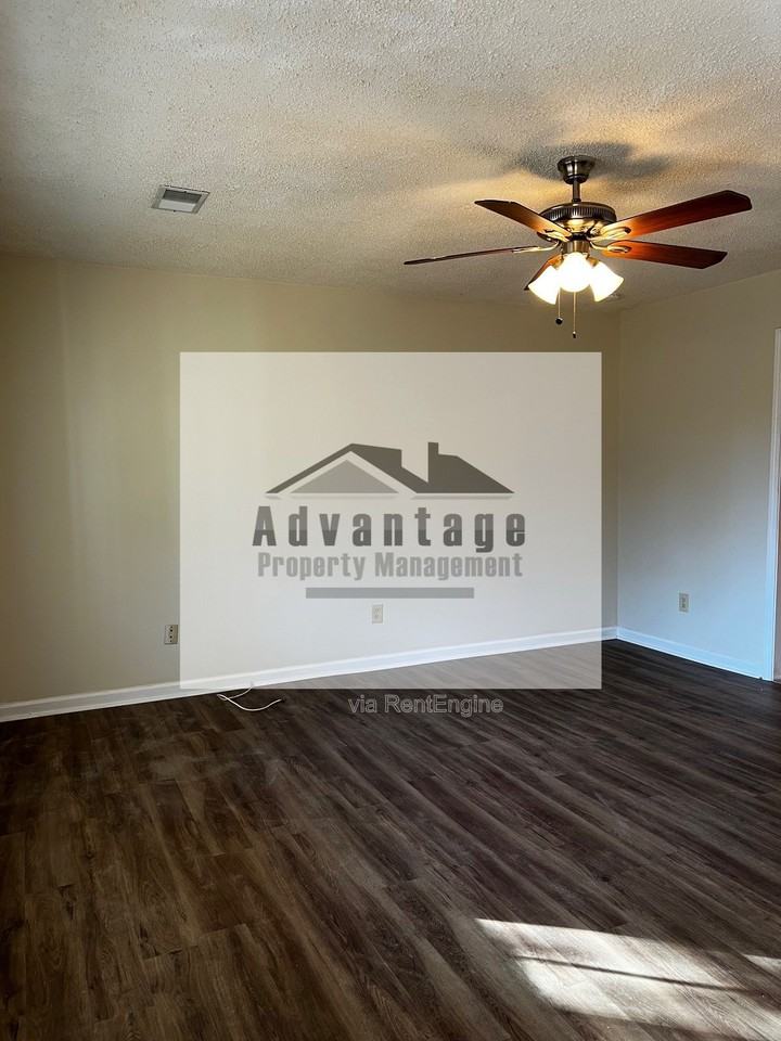 420 Elizabeth Ln - Photo 7 of 12