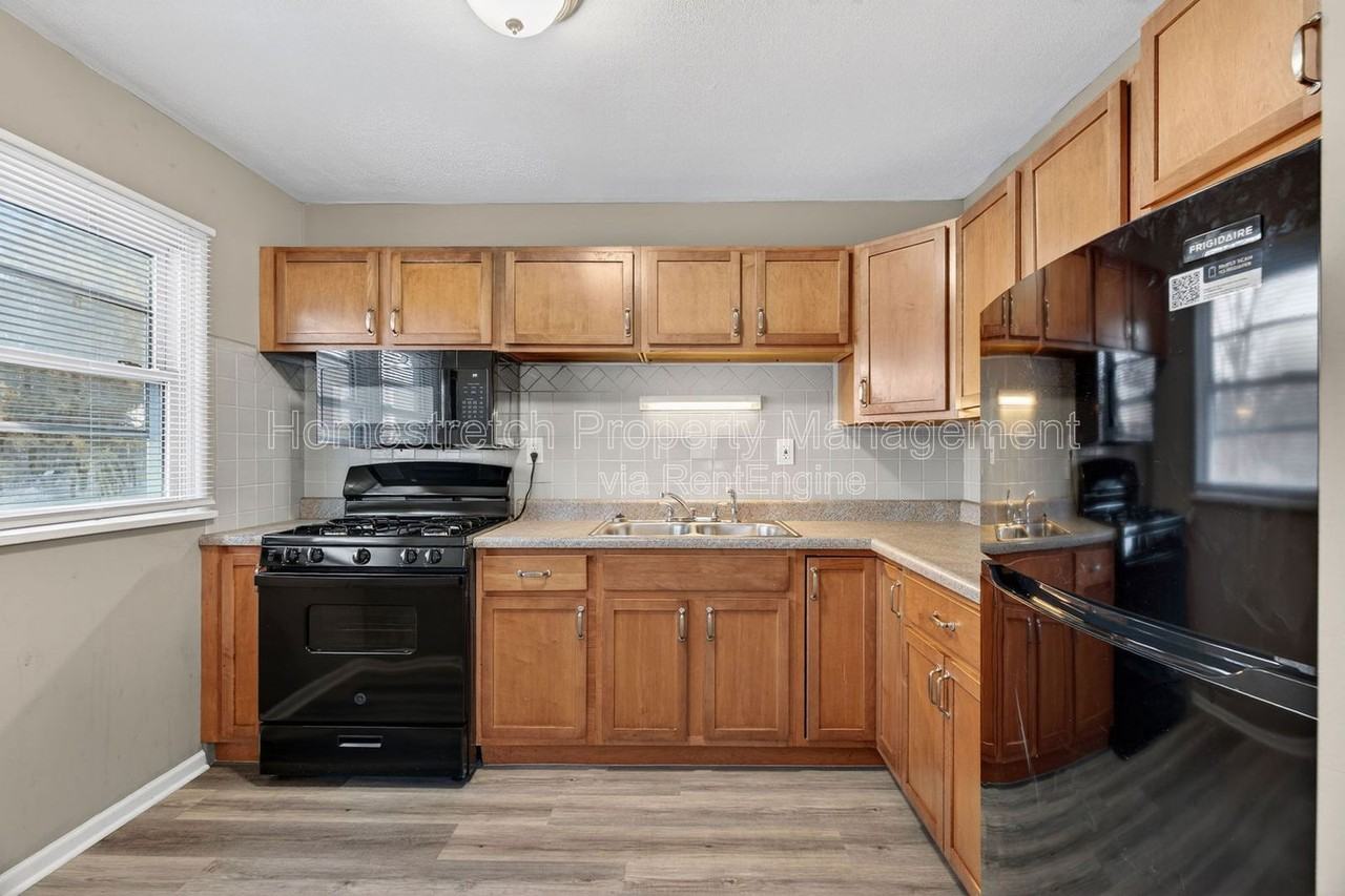 9770 Scottdale Dr - Photo 4 of 27