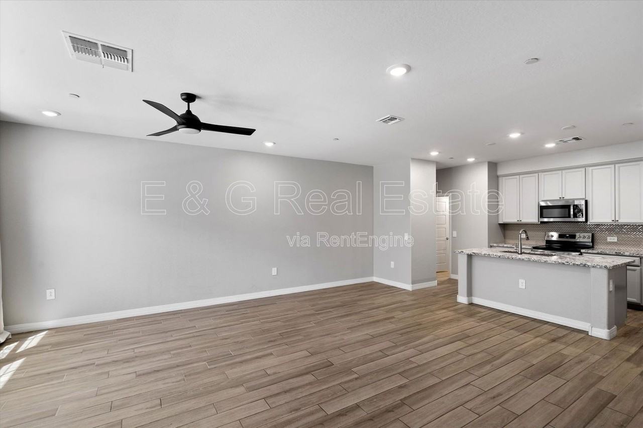 1823 E Chelsea Ln #106 - Photo 3 of 19