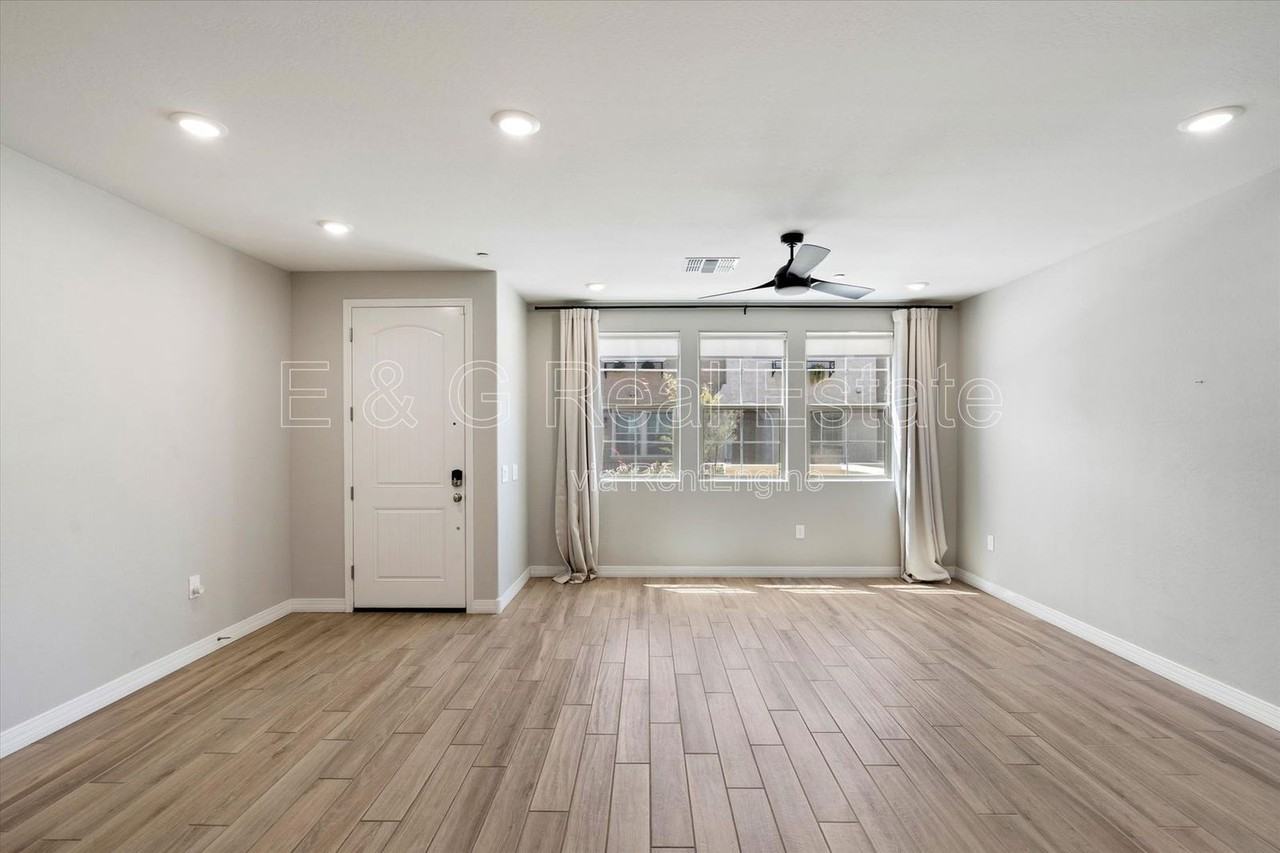 1823 E Chelsea Ln #106 - Photo 4 of 19