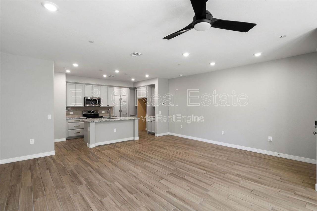 1823 E Chelsea Ln #106 - Photo 5 of 19