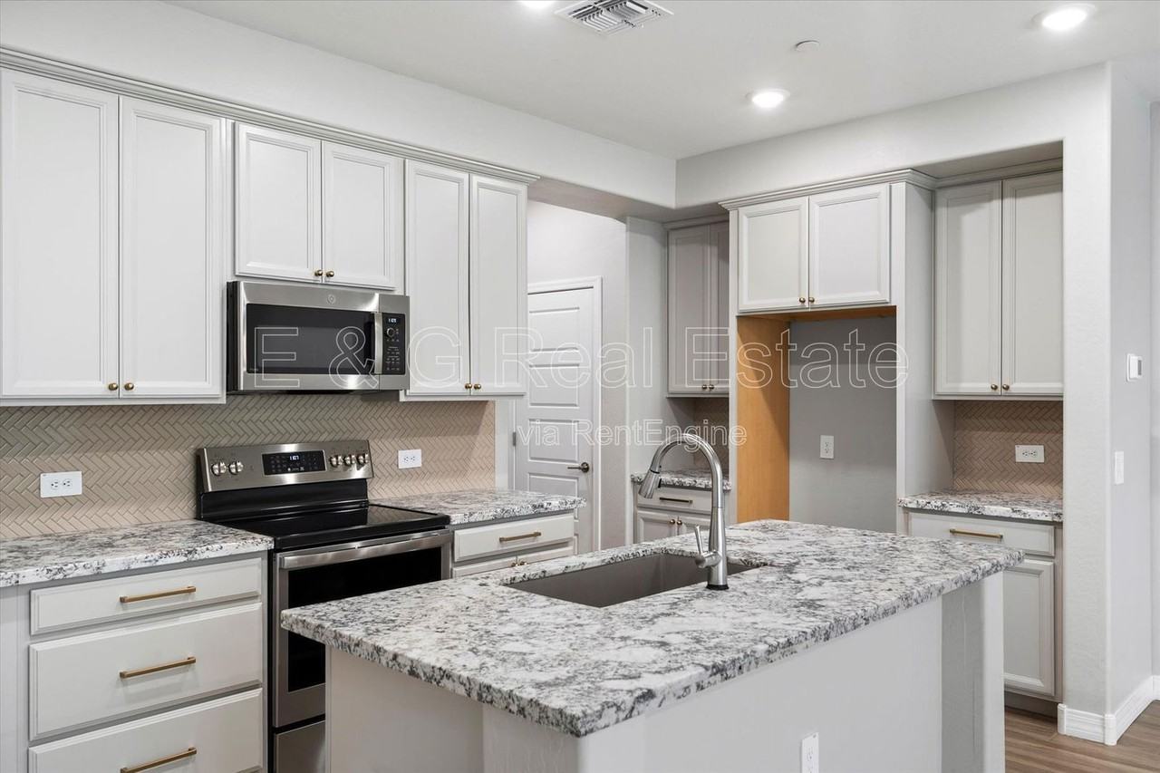 1823 E Chelsea Ln #106 - Photo 6 of 19