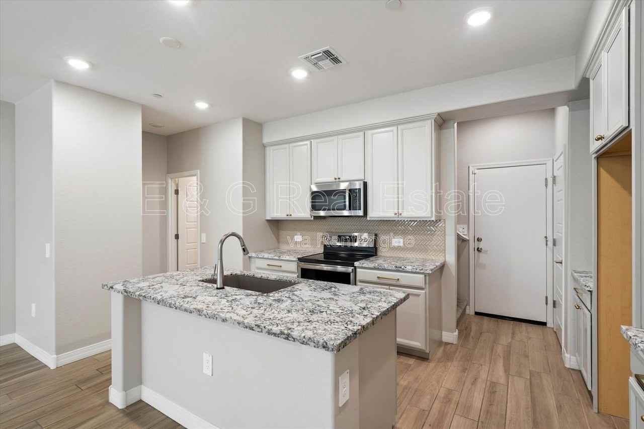 1823 E Chelsea Ln #106 - Photo 7 of 19