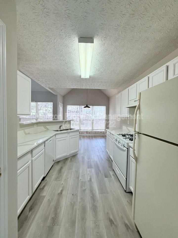 4275 Connick Way - Photo 7 of 30