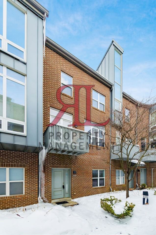 986 S Front St - Photo 3 of 31