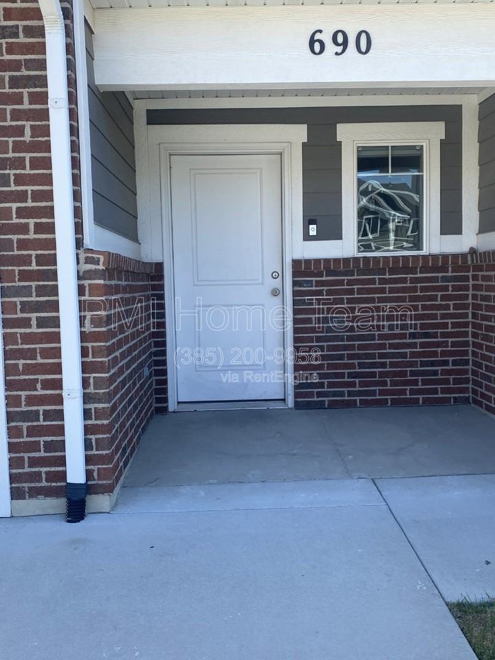 690 N 1775 W - Photo 2 of 24