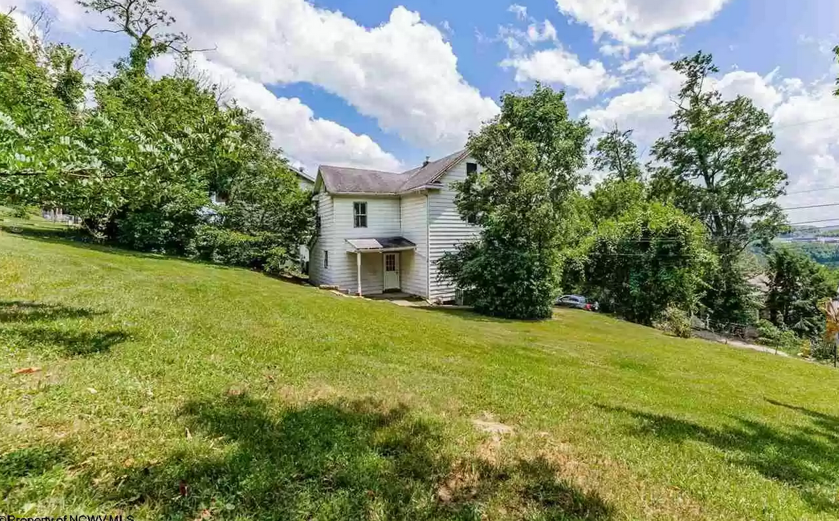 975 Dorsey Ave - Photo 5 of 34