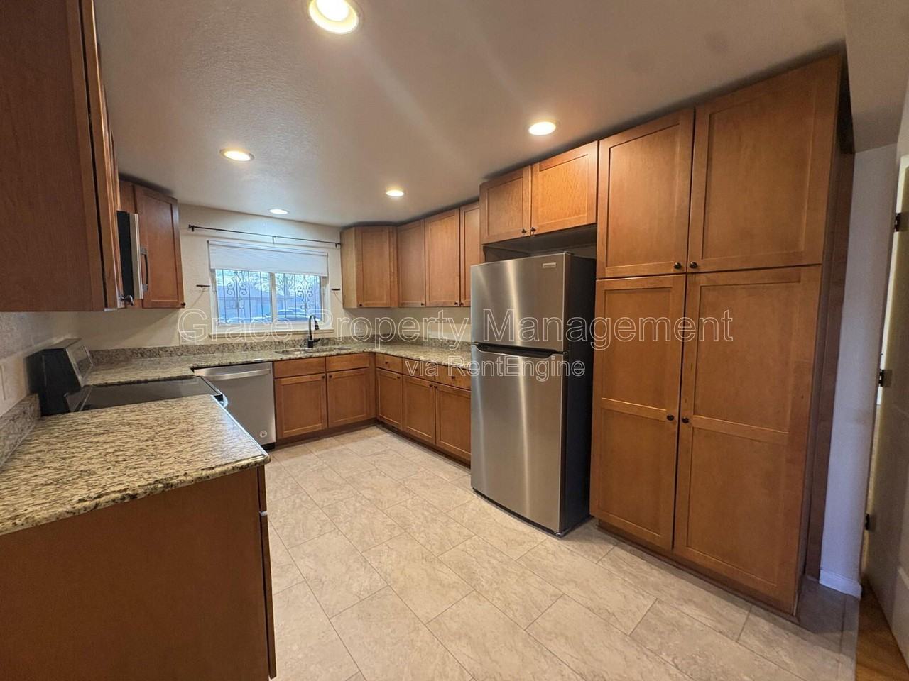 3183 Vaughn St - Photo 4 of 26