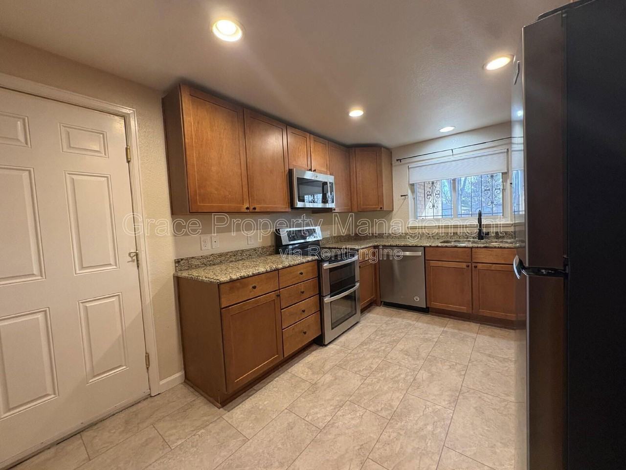 3183 Vaughn St - Photo 5 of 26