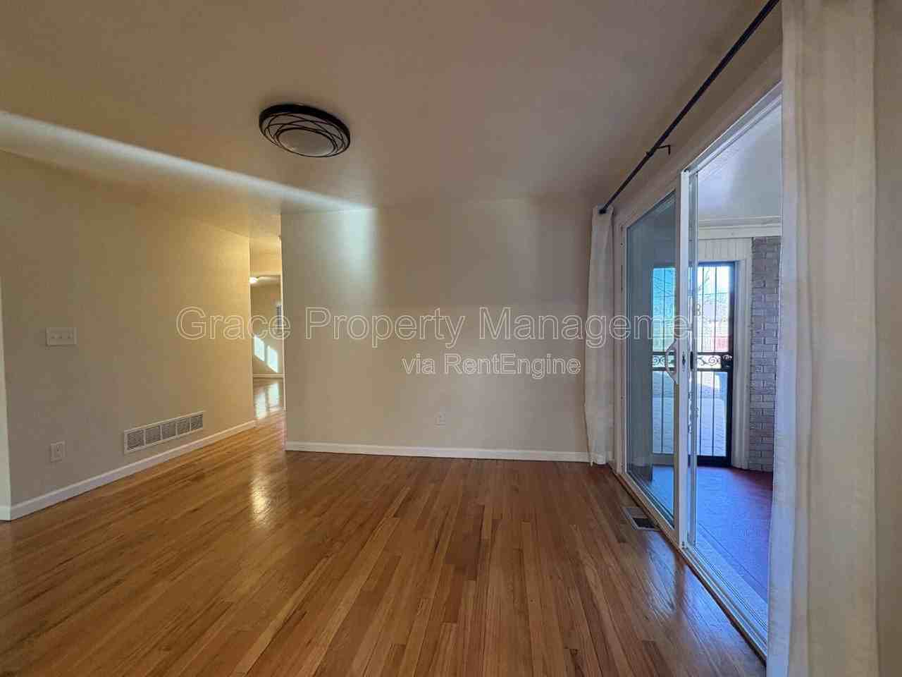 3183 Vaughn St - Photo 6 of 26