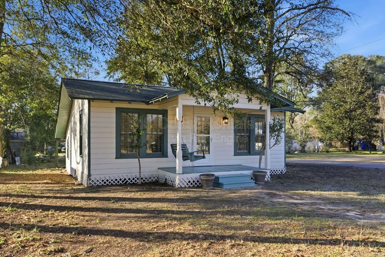 20 Martha Ave - Photo 2 of 33