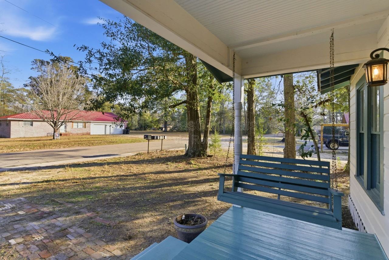 20 Martha Ave - Photo 3 of 33