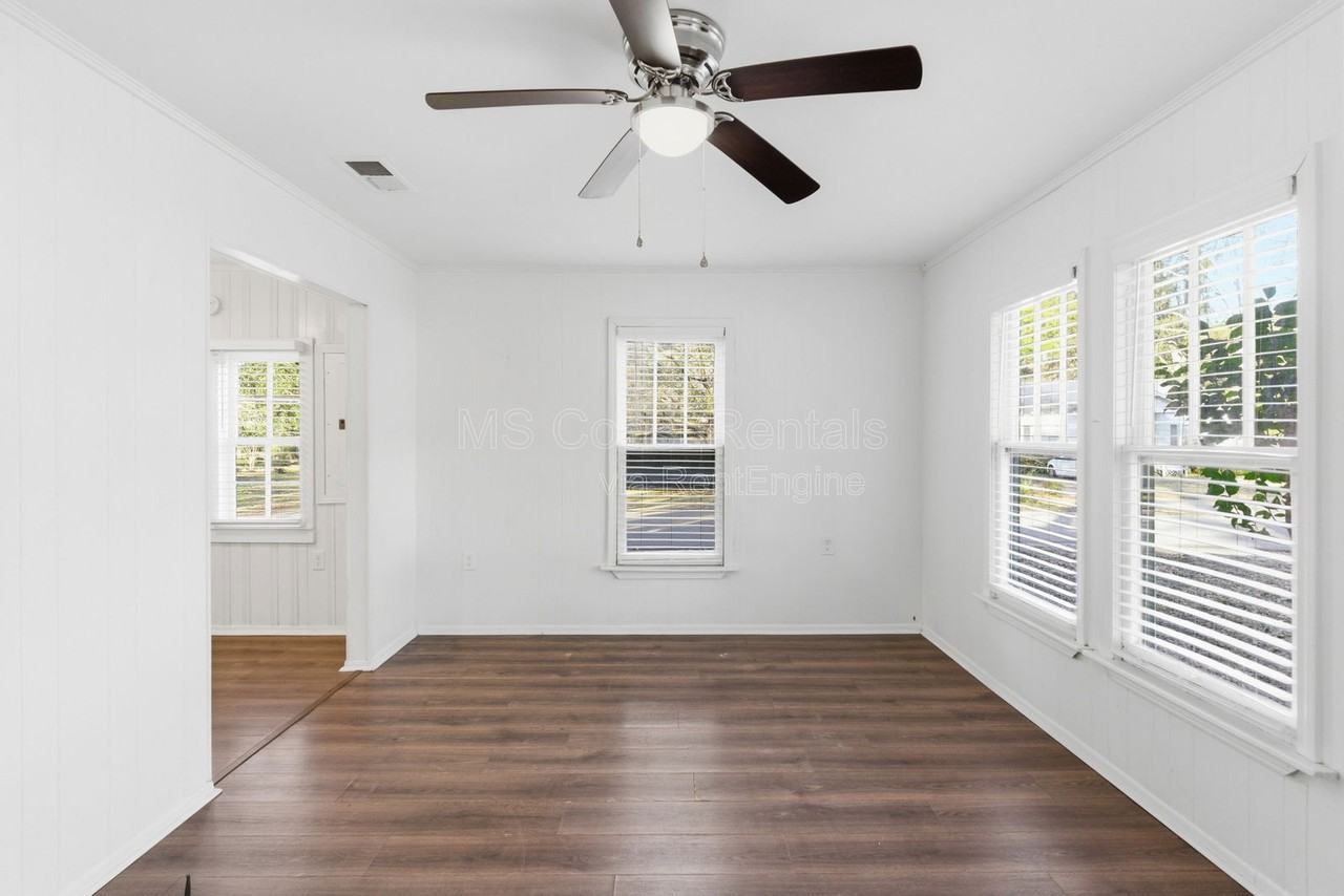 20 Martha Ave - Photo 6 of 33