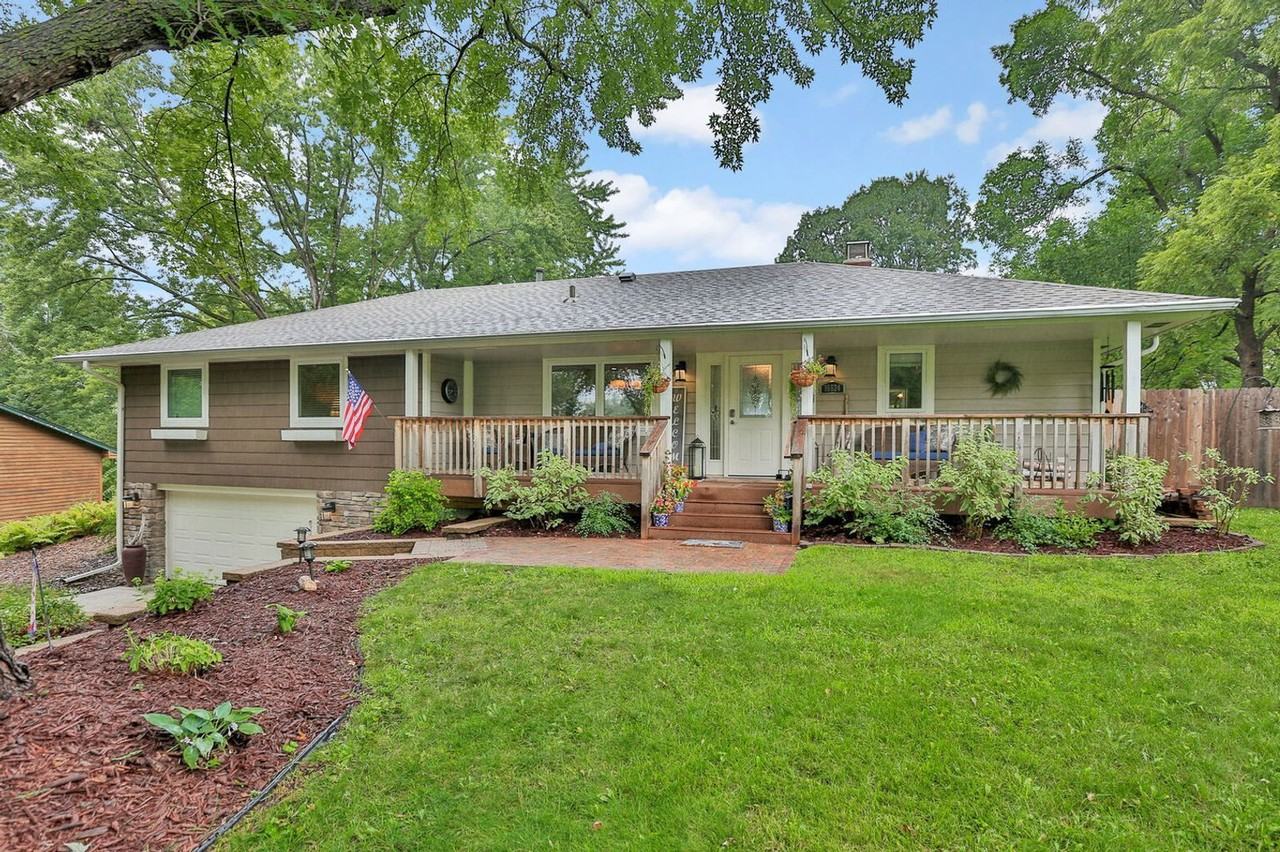 16624 Elm Dr - Photo 2 of 50