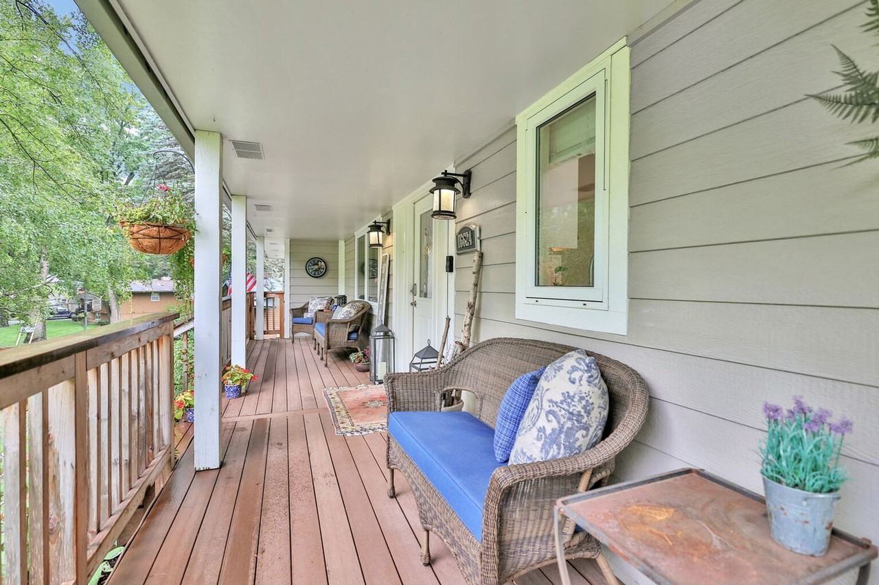 16624 Elm Dr - Photo 3 of 50