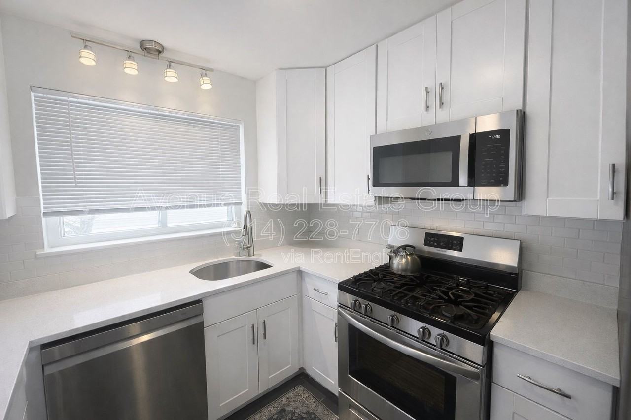 7116 Clayton Rd - Photo 4 of 12