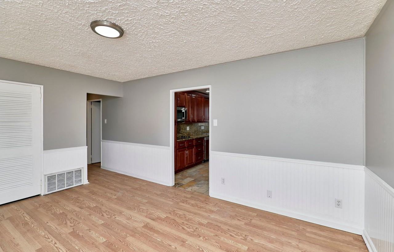 3741 Primm St - Photo 7 of 34