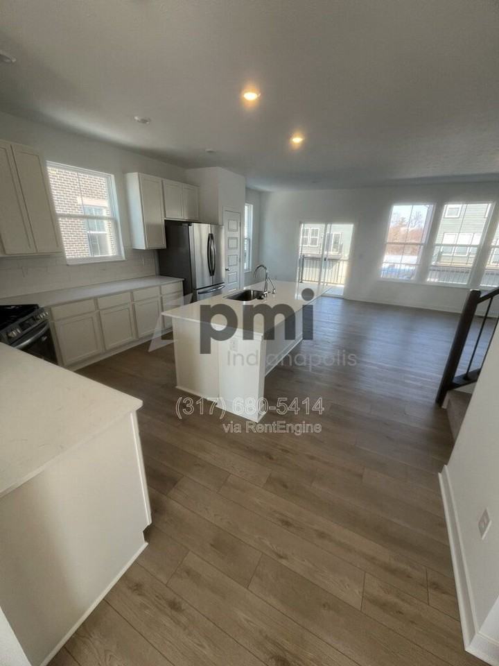 4895 Gilet Dr - Photo 5 of 48