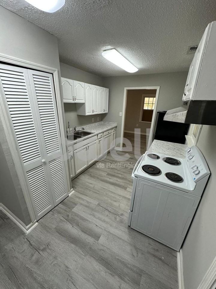 2932 Abelia Dr - Photo 2 of 10