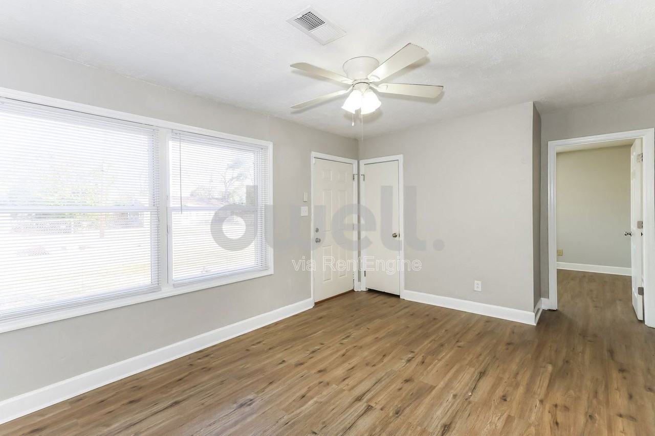 1918 Dabney Dr - Photo 2 of 15