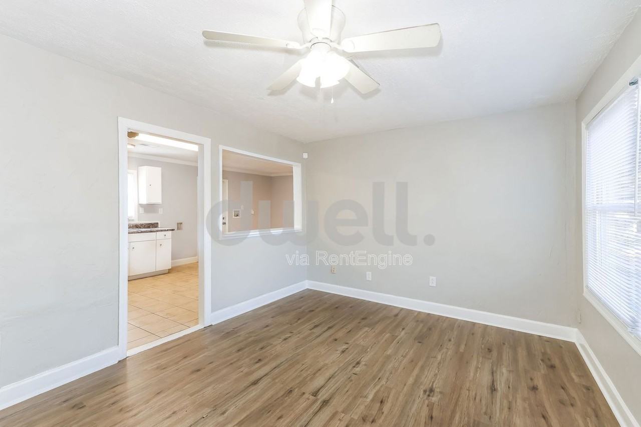 1918 Dabney Dr - Photo 4 of 15