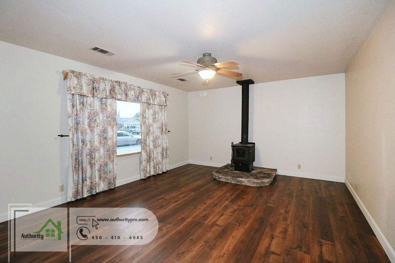 2272 Wilson Ave - Photo 3 of 20