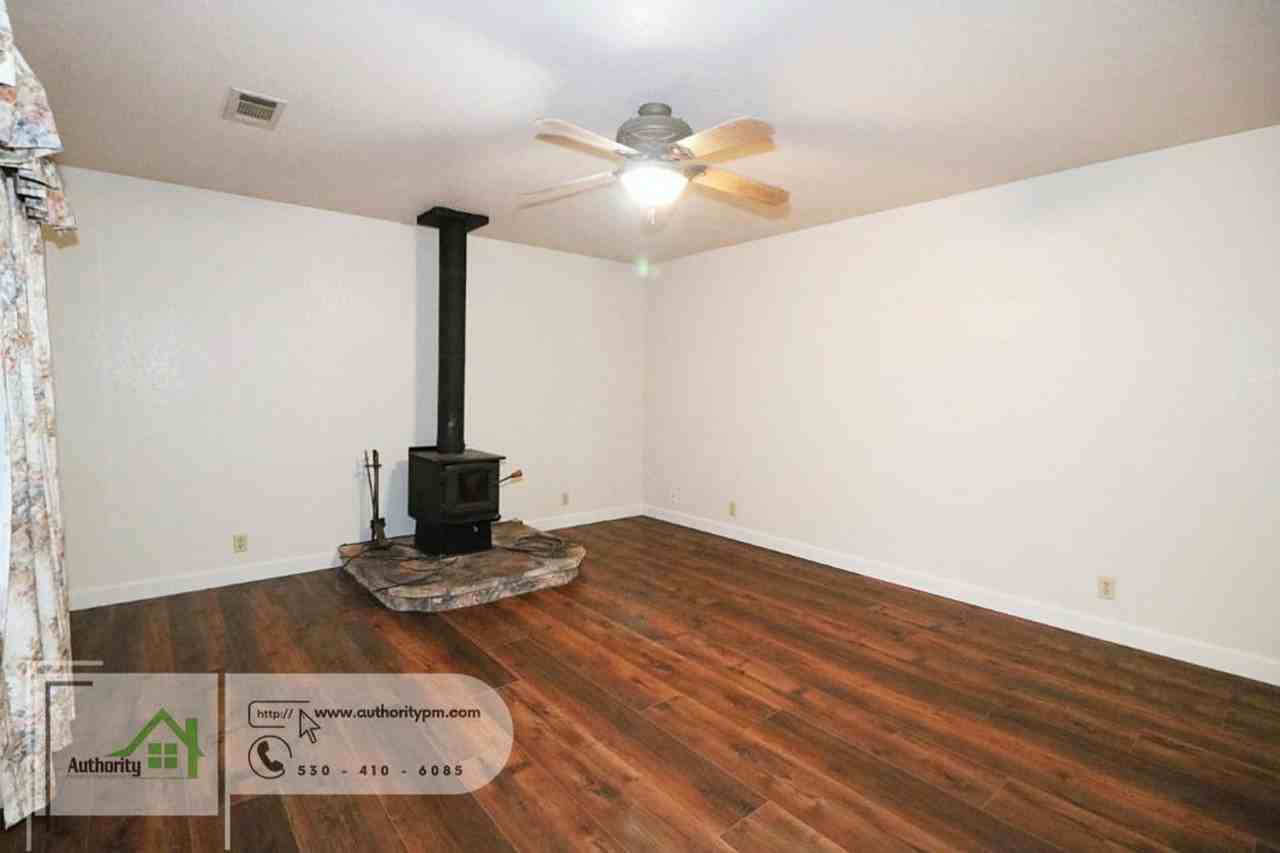 2272 Wilson Ave - Photo 5 of 20