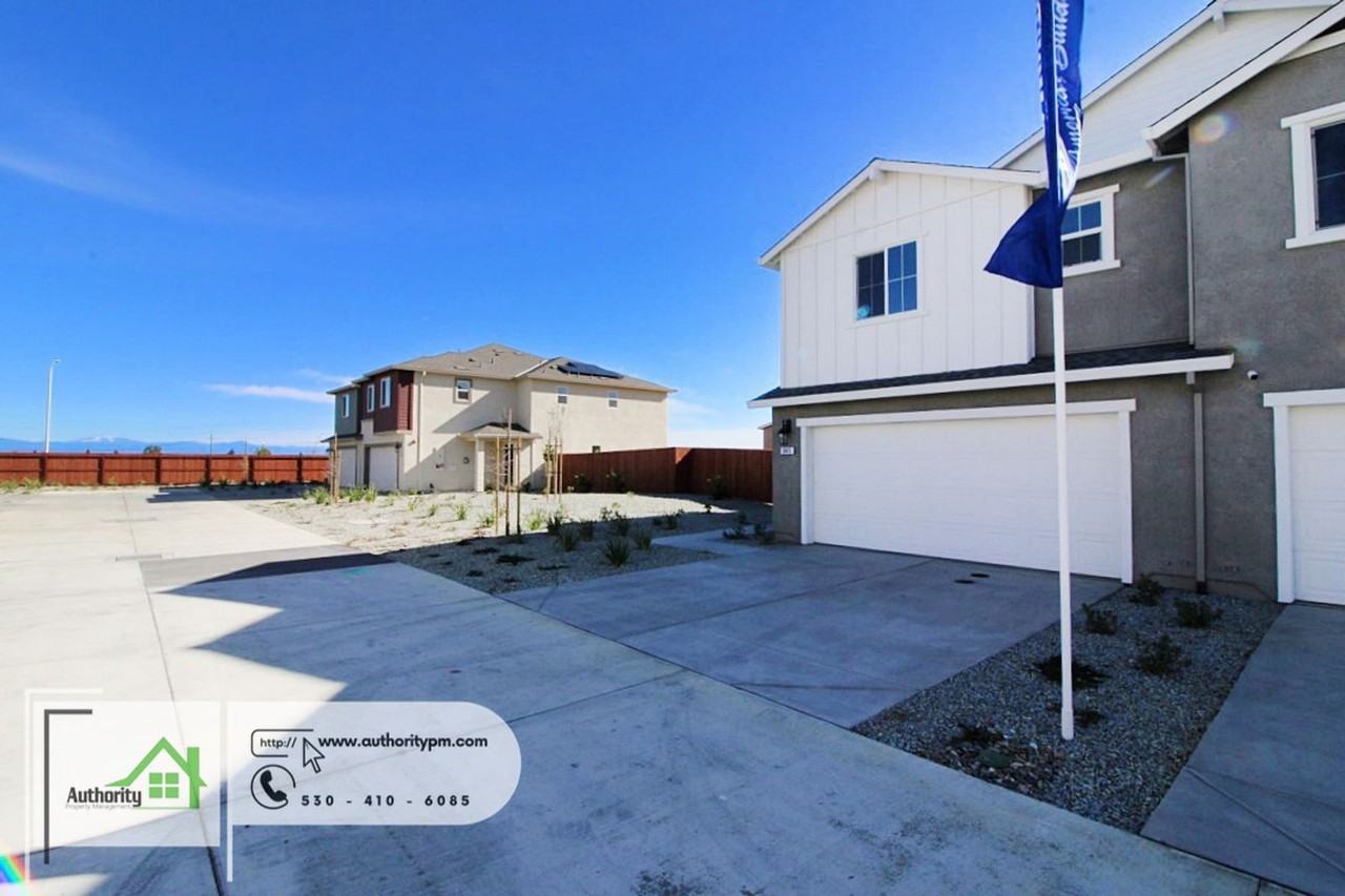 845 Congaree Ln - Photo 3 of 27