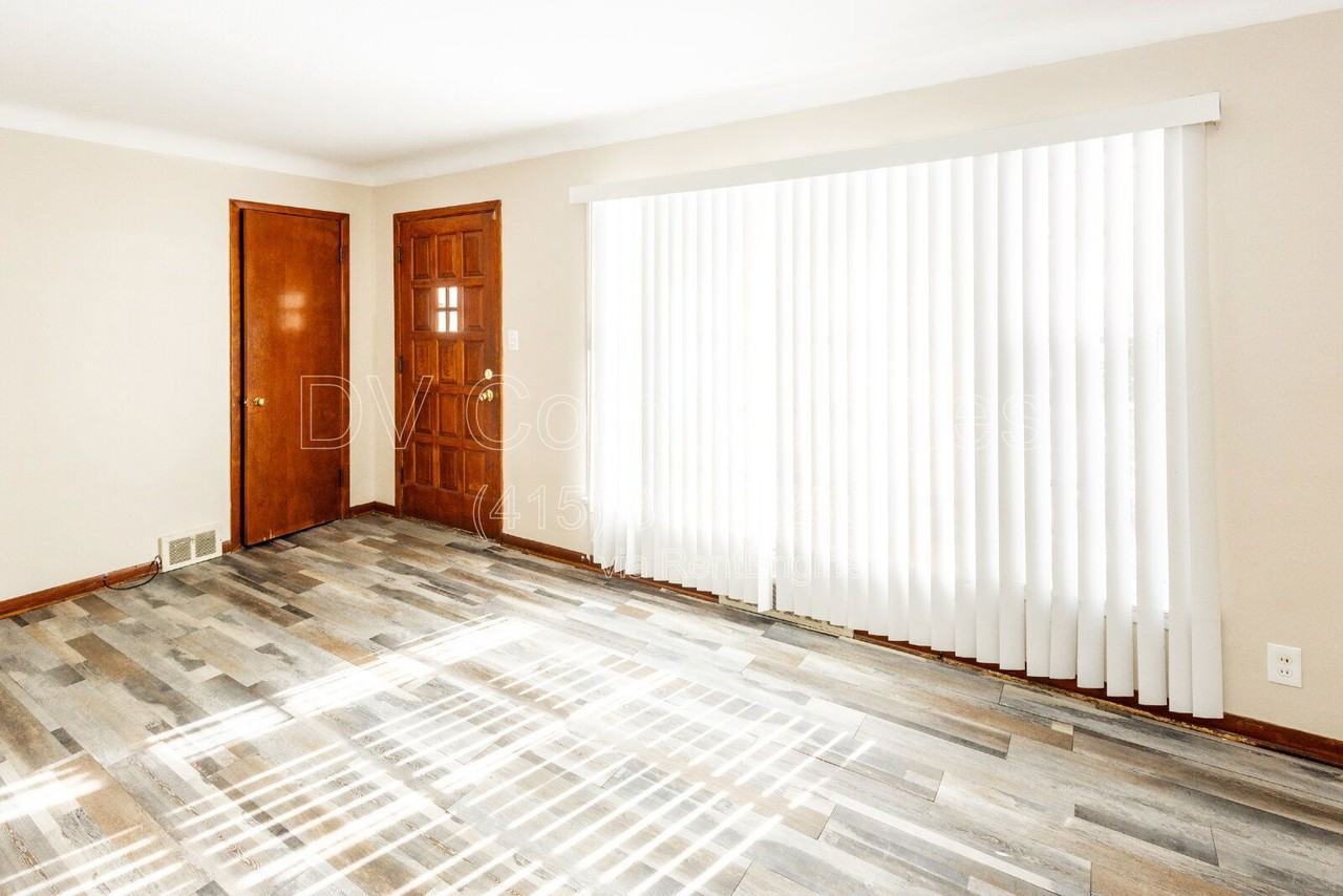 14147 Pease Rd - Photo 3 of 23