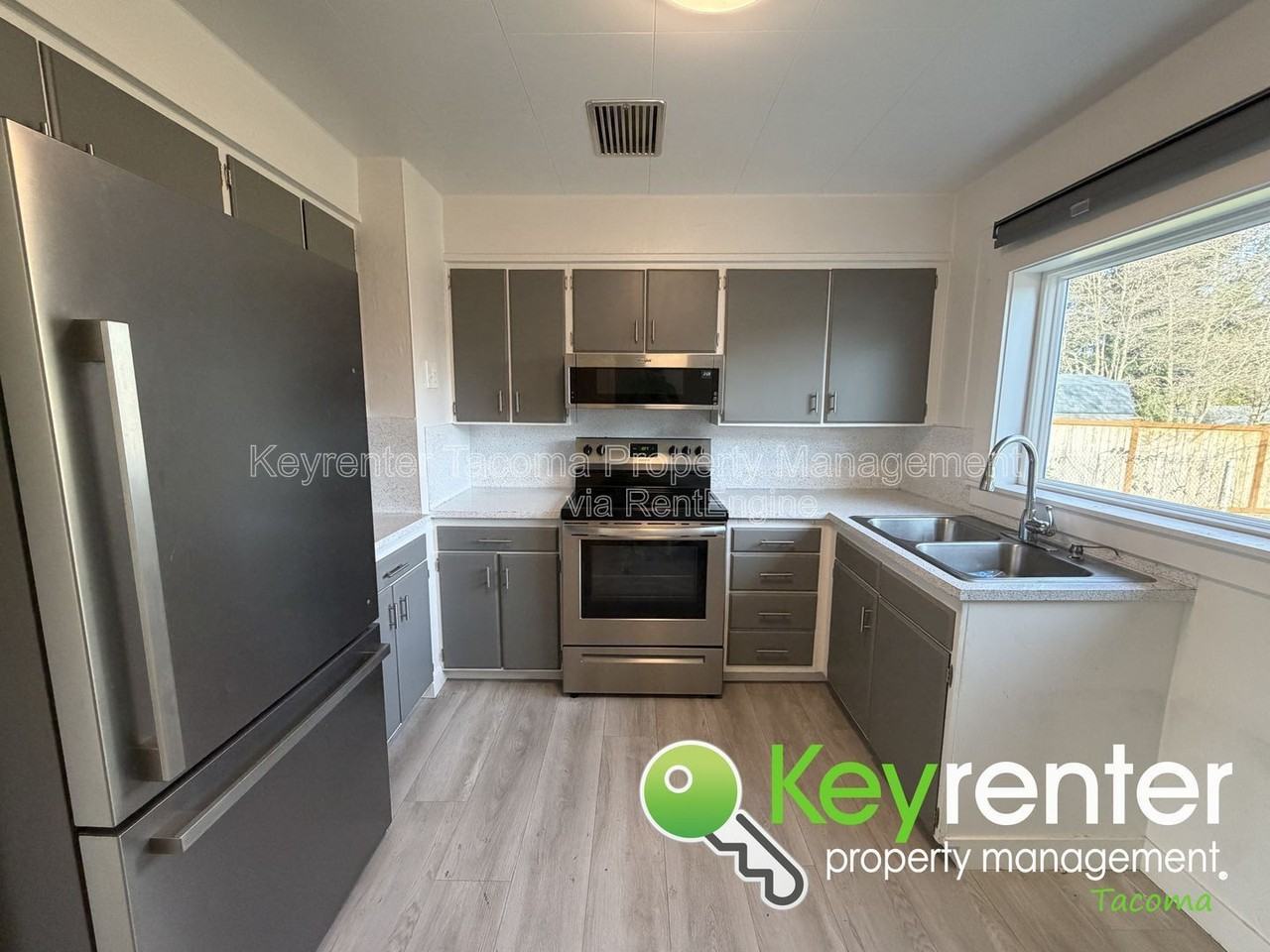 1823 S Sprague Ave - Photo 4 of 16