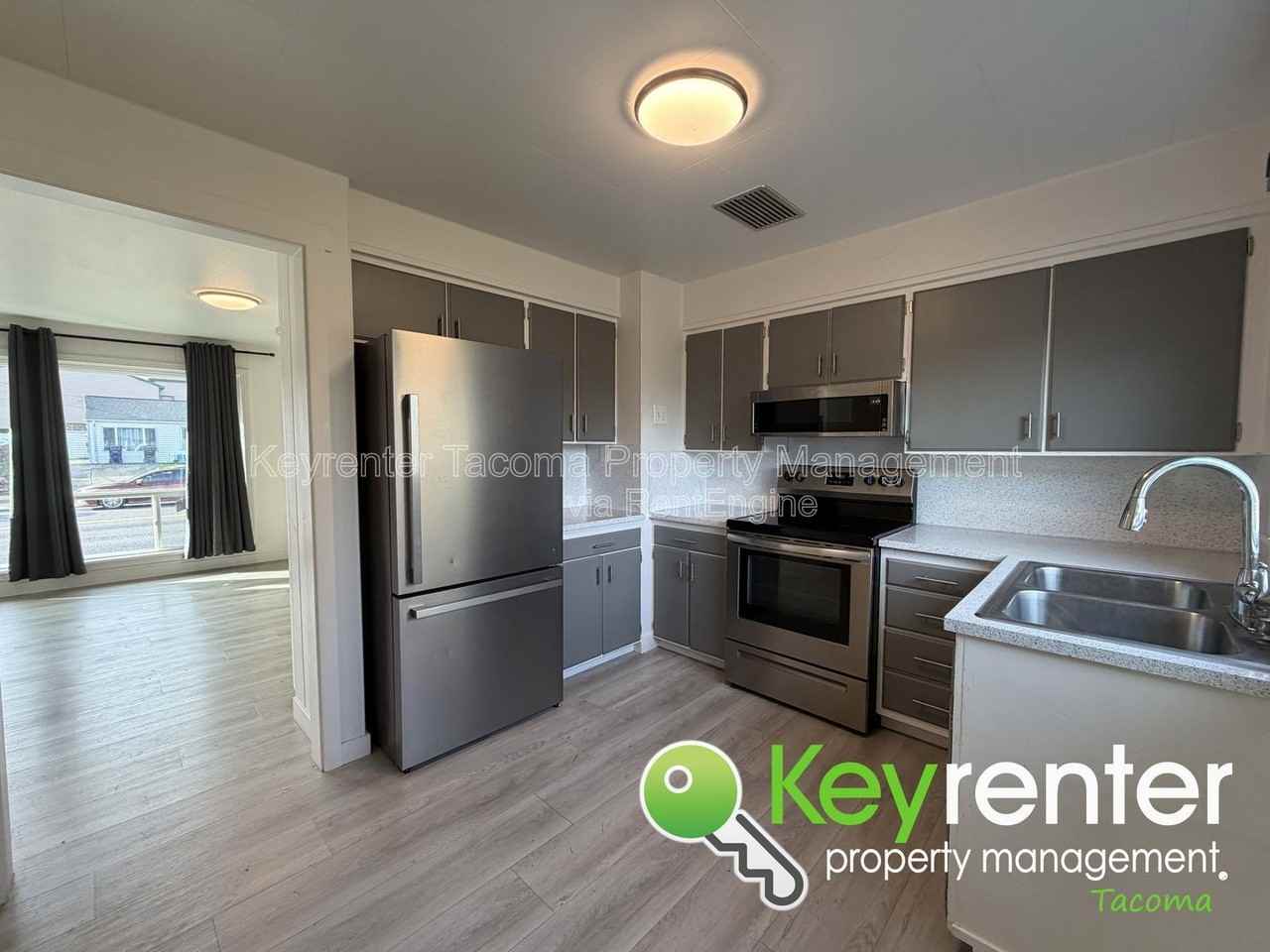 1823 S Sprague Ave - Photo 5 of 16