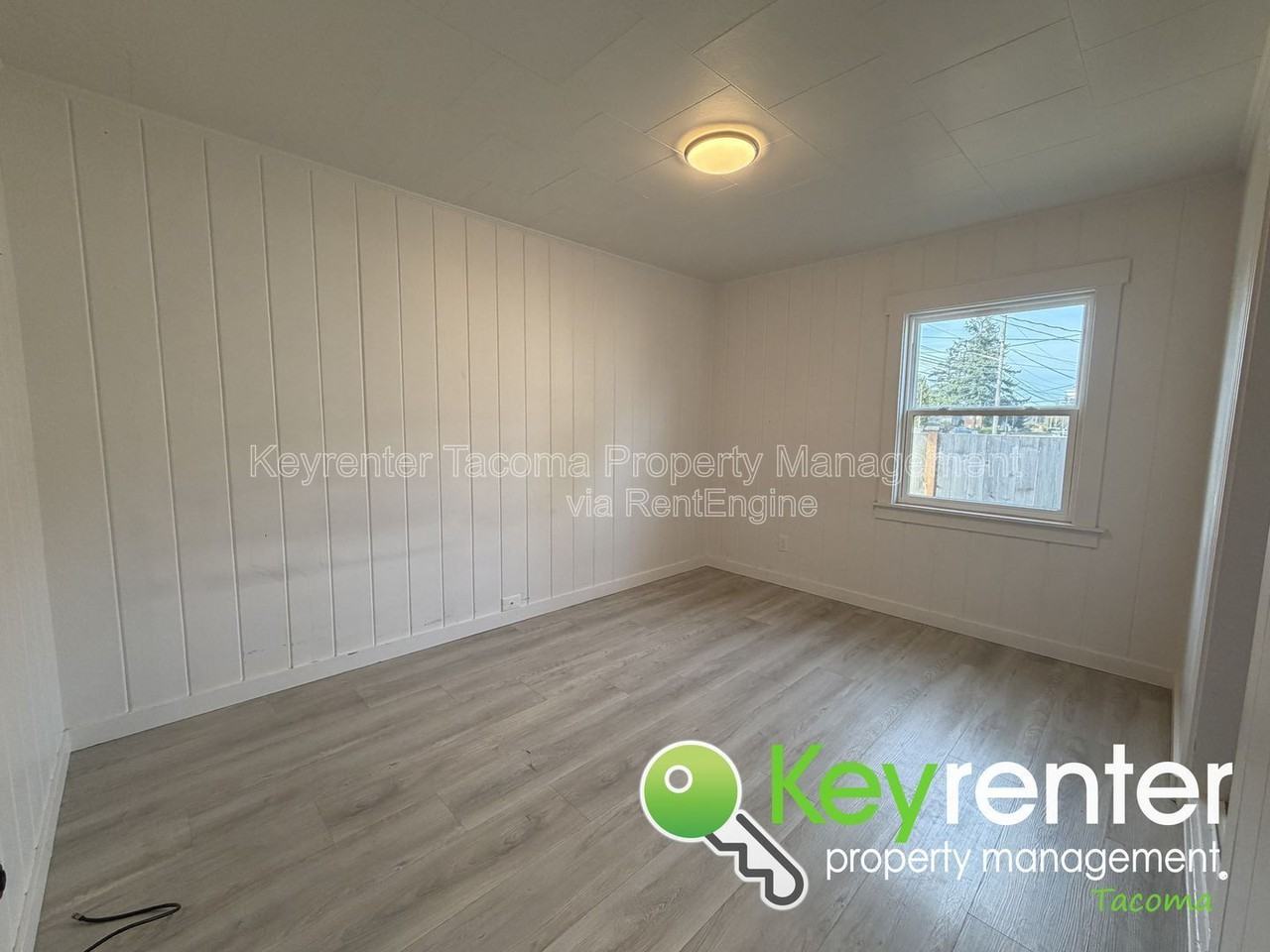 1823 S Sprague Ave - Photo 6 of 16