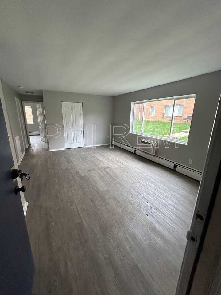 5277 E 126th St #204 - Photo 5 of 12