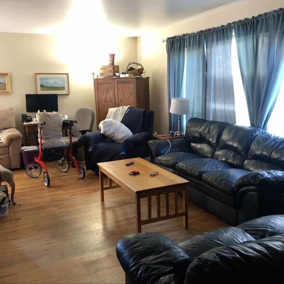 1056 Montview Rd - Photo 3 of 10