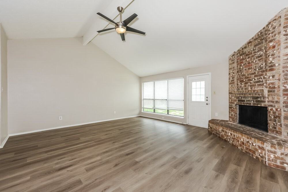 2324 Brookdale Dr - Photo 3 of 16