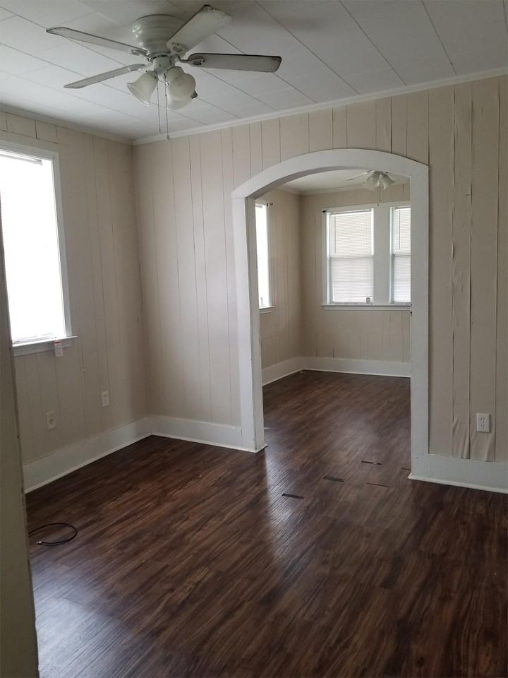 1043 N 29th St - Photo 2 of 9