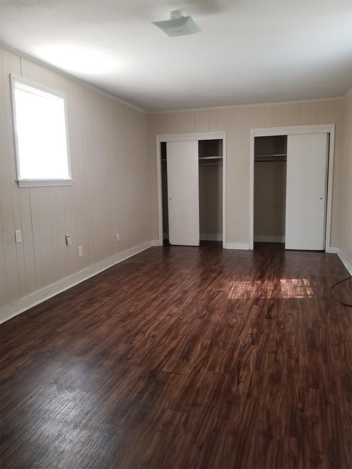 1043 N 29th St - Photo 3 of 9