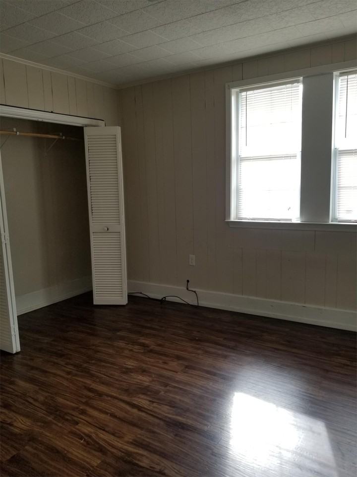 1043 N 29th St - Photo 7 of 9