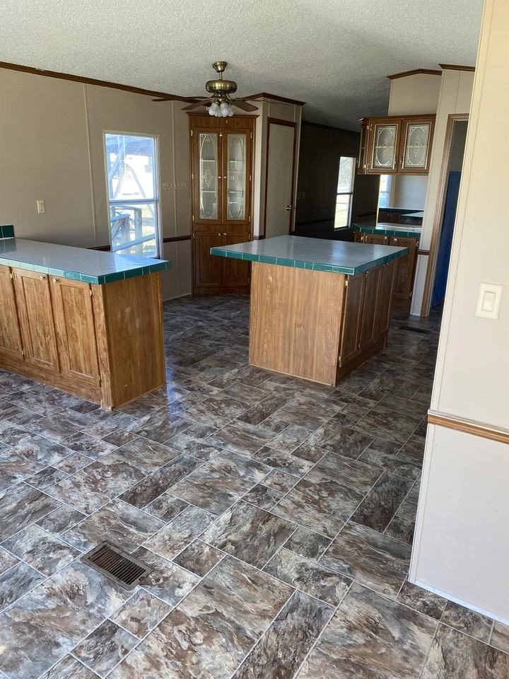 307 Piper Dr - Photo 2 of 9