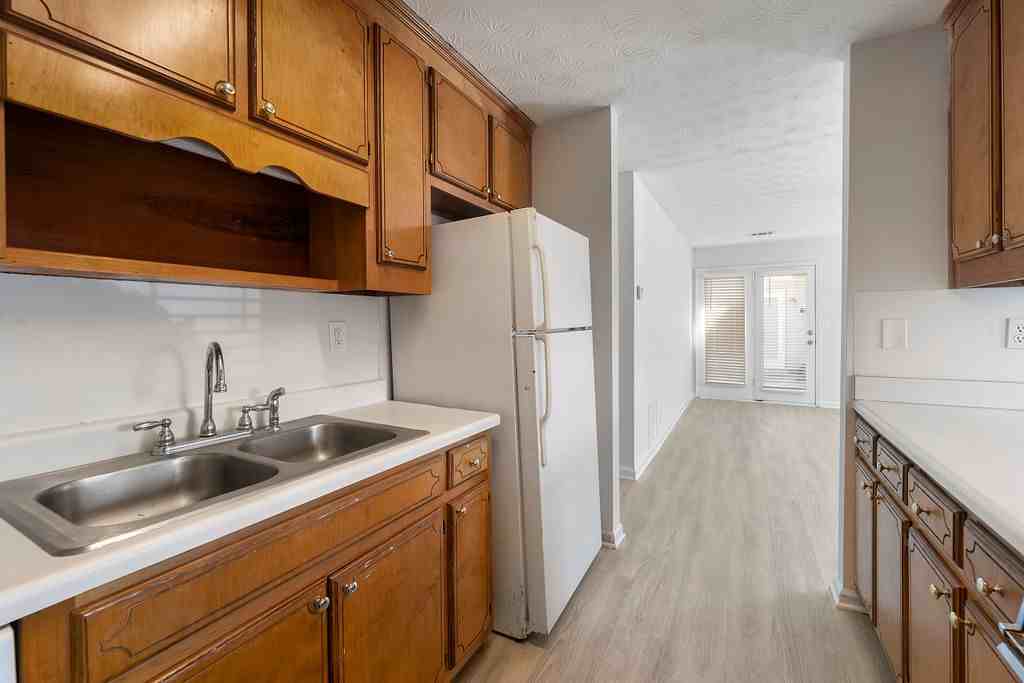 2612 Shore Wood Ct Ne #2614 - Photo 4 of 13