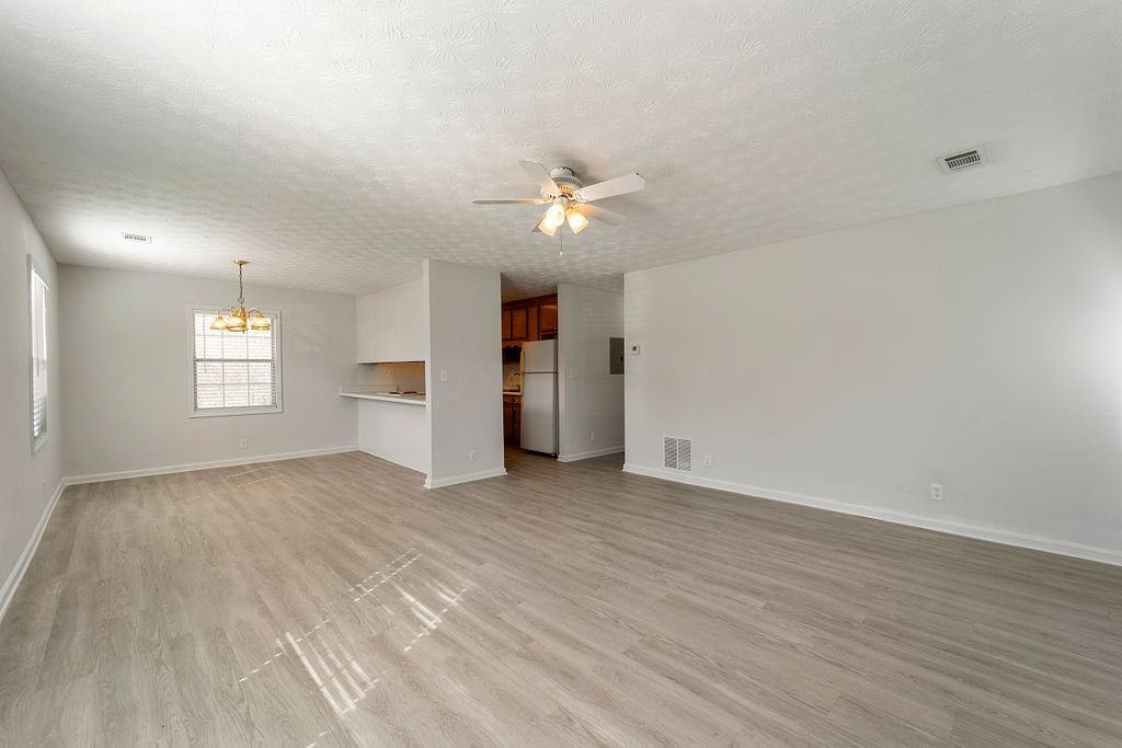 2612 Shore Wood Ct Ne #2614 - Photo 5 of 13