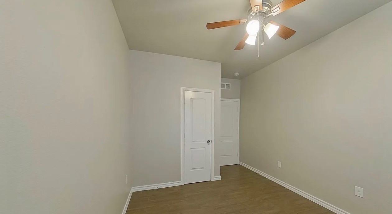 4824 Freeport Dr - Photo 3 of 25