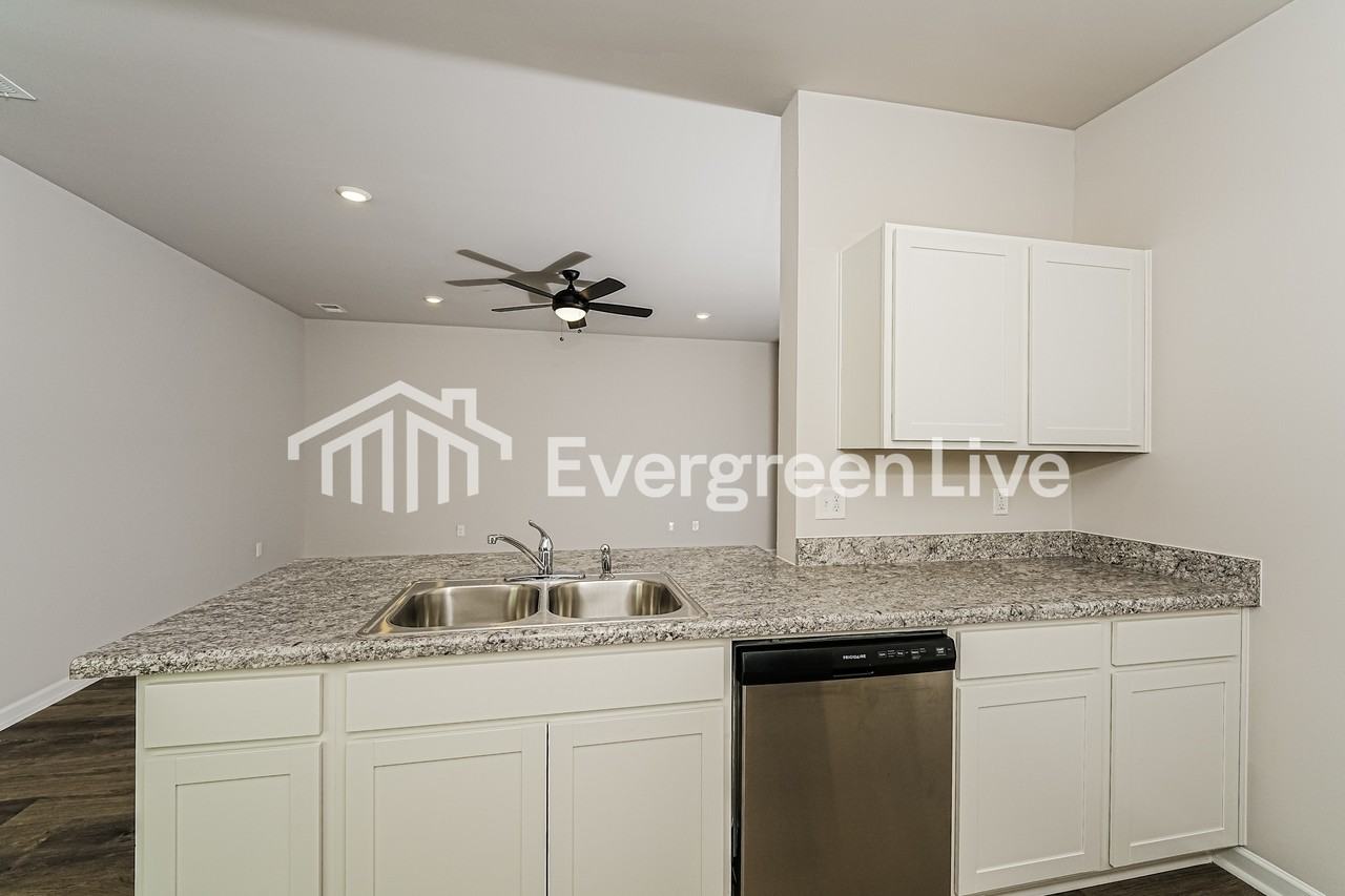 1090 Brookhaven Dr - Photo 7 of 15