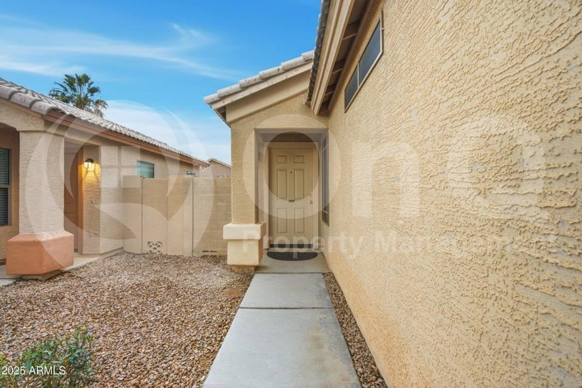 3729 W Carlos Ln - Photo 3 of 7