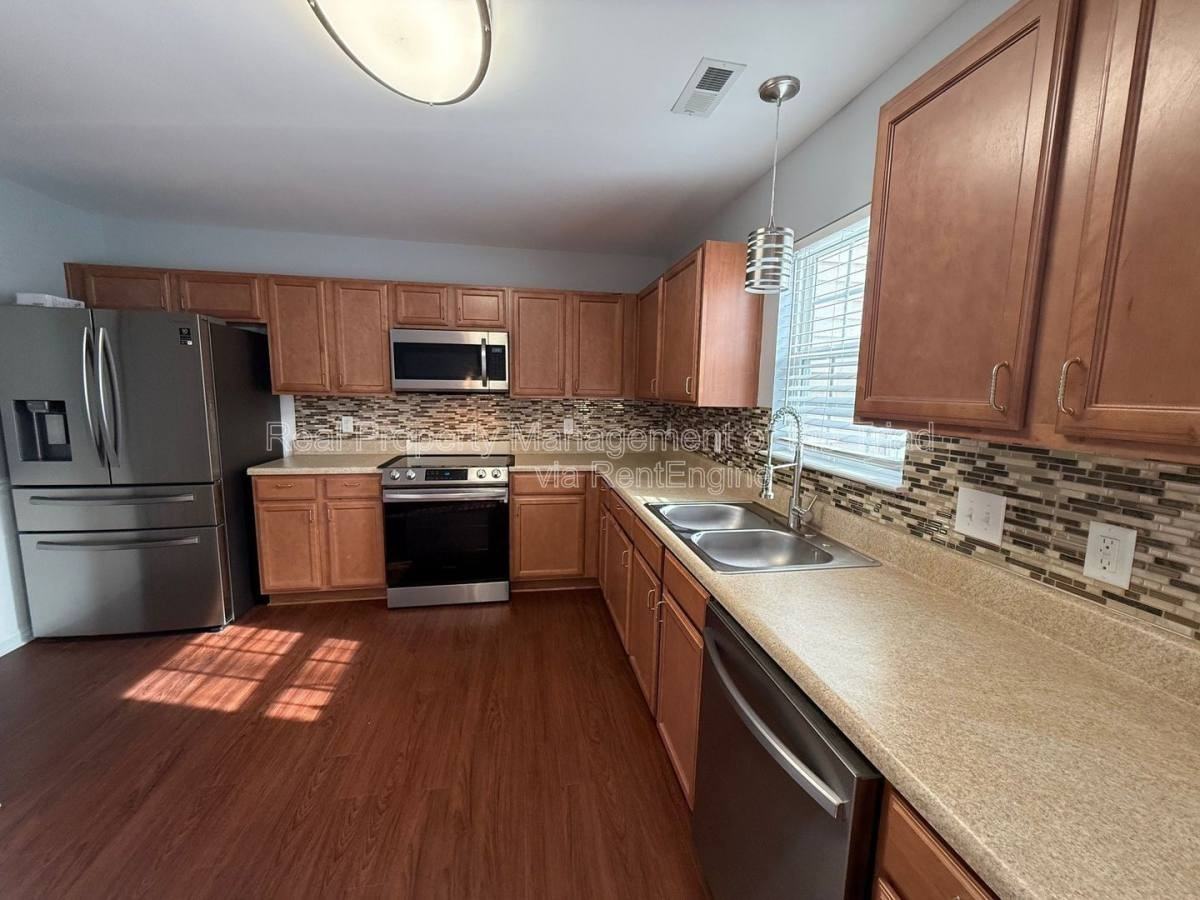 6519 Ashebrooke Dr - Photo 3 of 10