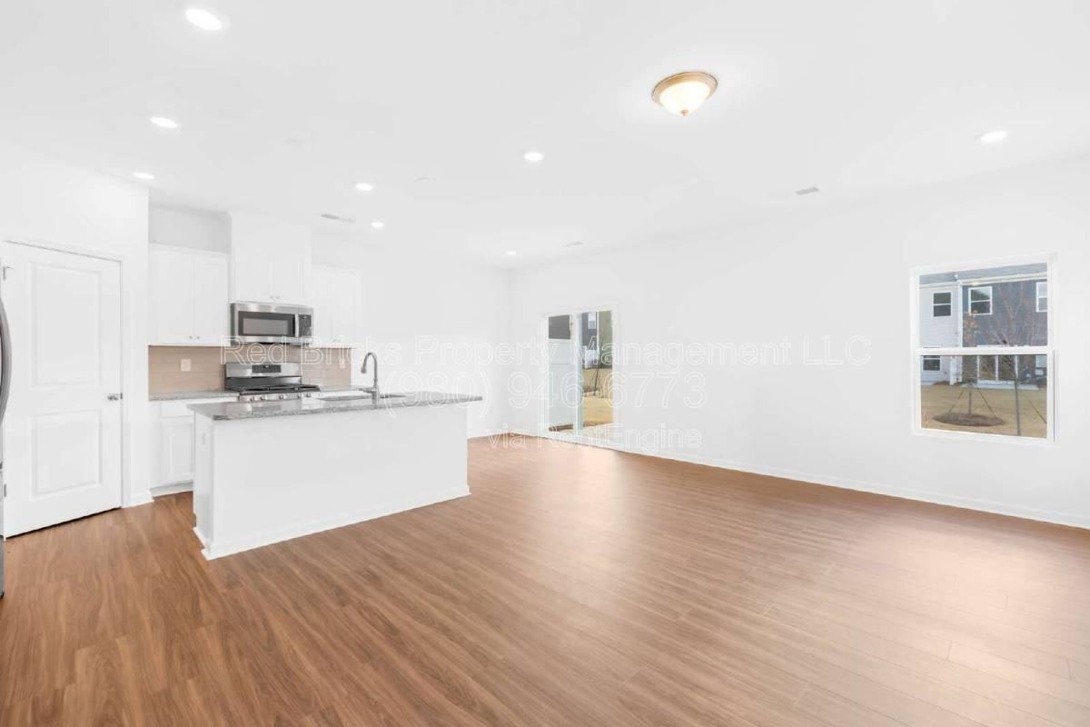 790 Earhart St - Photo 3 of 10