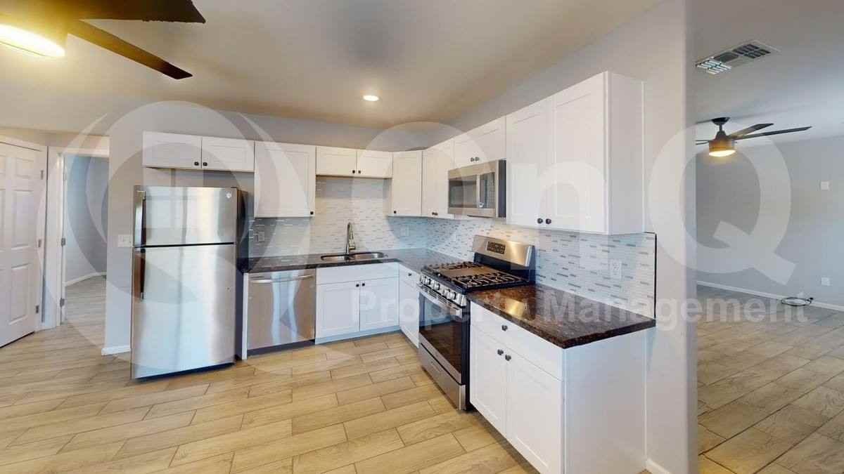 3619 E Felix Blvd #1 - Photo 3 of 10